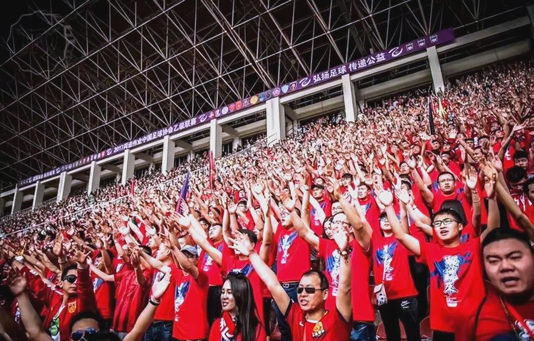 足球联赛决赛阶段即将来临，火爆场面展望！