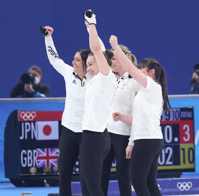 美国冰壶队豪取金牌，全队表现出色