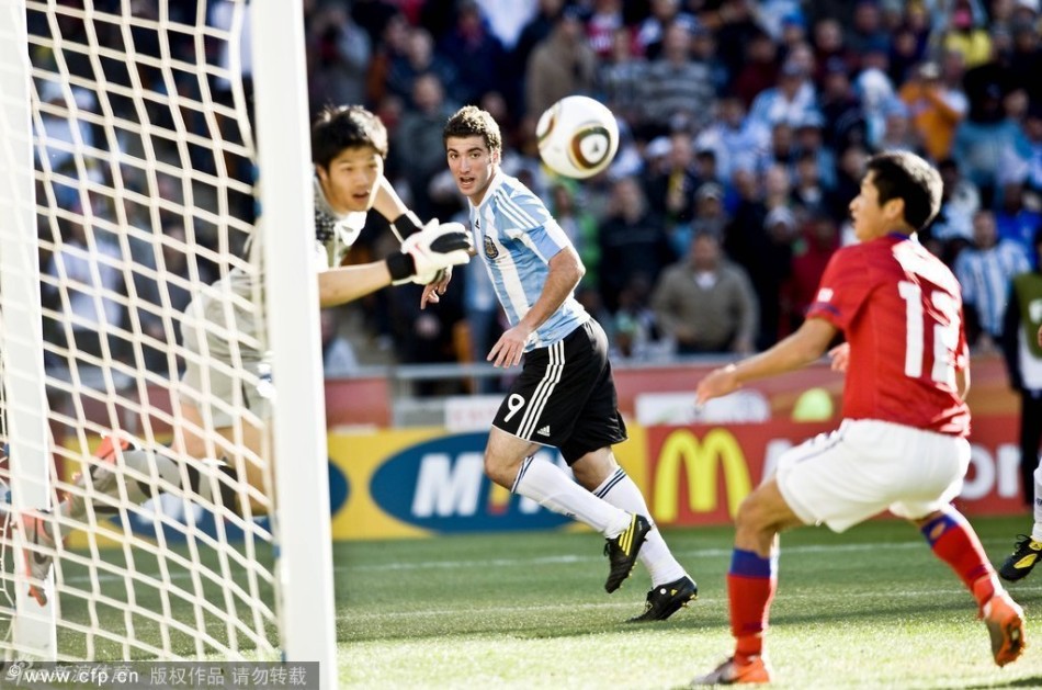 摩洛哥碾压加拿大，穆勒完成帽子戏法